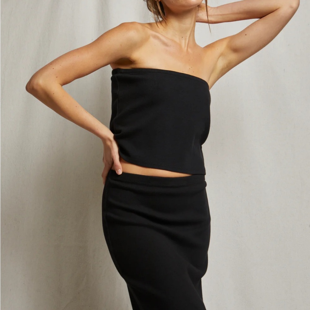 perfectwhitetee Black Strapless Tube Top